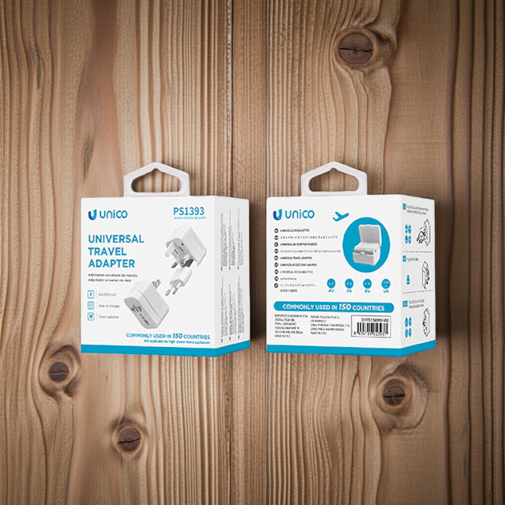 Kompakter Universal-Reiseadapter von FitStart Travel – zuverlässiges Reiseaccessoire für verschiedene Länder und Steckdosentypen.